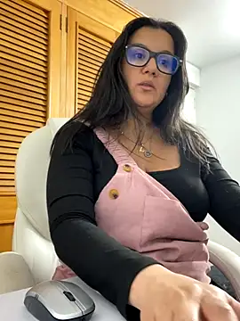 SWEETLILY18 online show from October 7, 10:47 pm