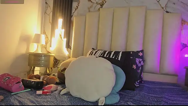 mollieblue69 online show from April 15, 1:11 pm