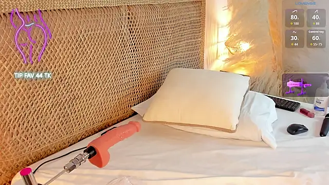 cloe 25 online show from October 25, 3:25 am