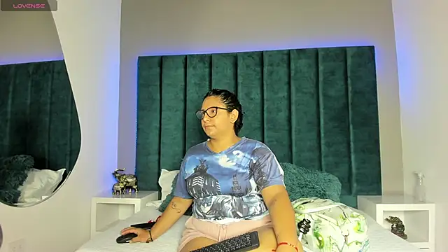 DanielleEvans  online show from February 23, 11:31 am