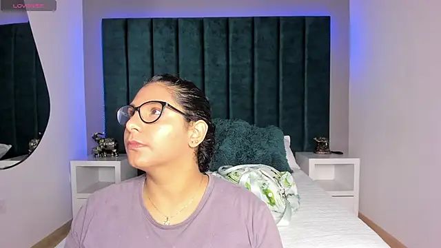 DanielleEvans  online show from February 17, 11:42 am