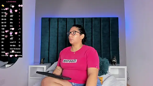 DanielleEvans  online show from February 9, 11:56 am