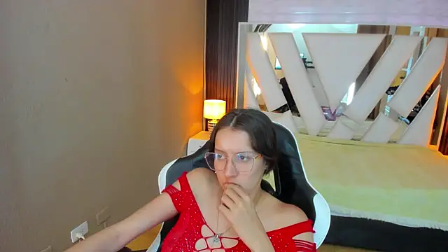 Linda4Petite online show from April 15, 7:03 pm