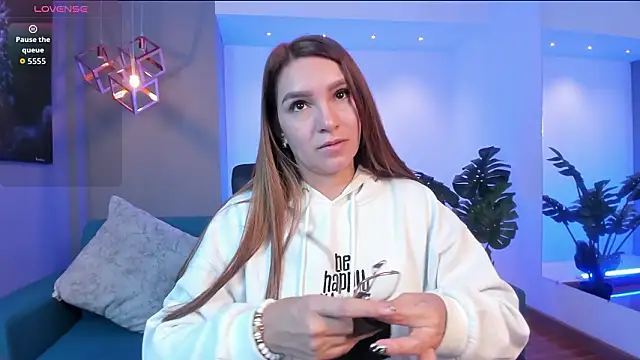 miataylorr1 online show from February 5, 12:19 pm