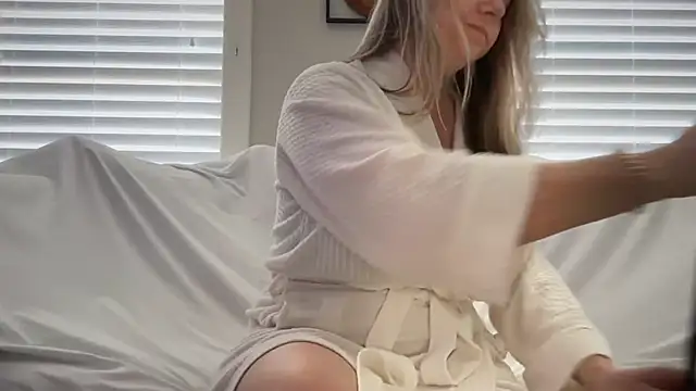 Vivian MayXxX online show from April 10, 6:58 pm