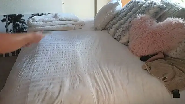 JESS LOVES online show from April 17, 6:21 pm