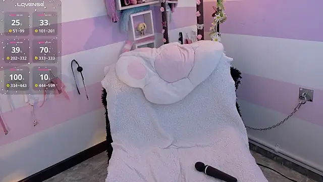 Catwhite  online show from April 15, 7:58 pm