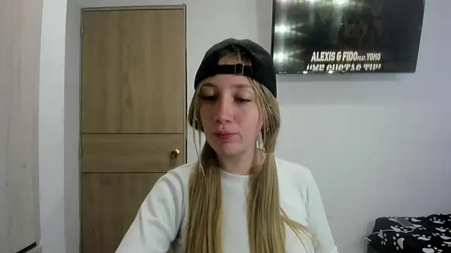 horny  molly  online show from February 11, 3:52 am