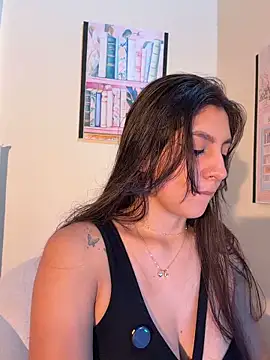 loolla 23 online show from April 23, 11:40 pm