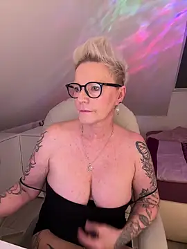 German Milf online show from April 17, 1:02 pm