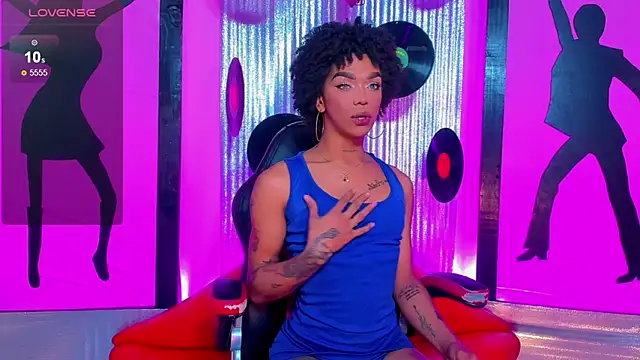 nickyminach  online show from April 18, 7:29 pm