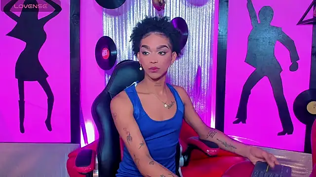 nickyminach  online show from March 5, 8:15 pm