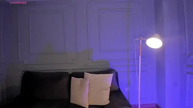 EveBensonX online show from April 2, 7:55 pm