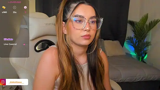 dakottaa  online show from March 8, 12:18 am