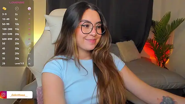 dakottaa  online show from April 21, 12:03 am