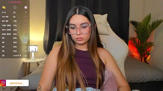 dakottaa  online show from March 18, 11:53 pm