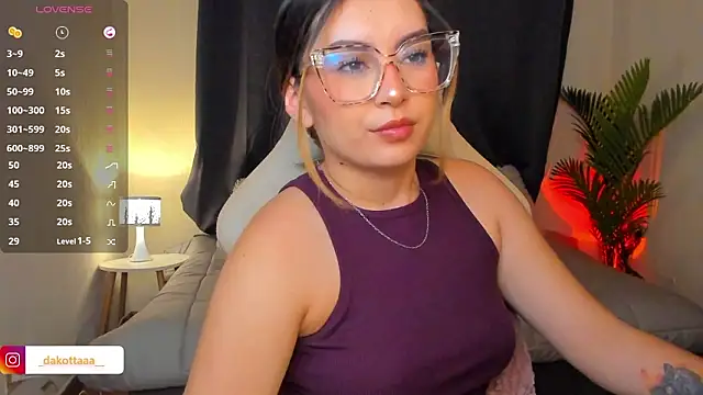 dakottaa  online show from March 13, 12:23 am