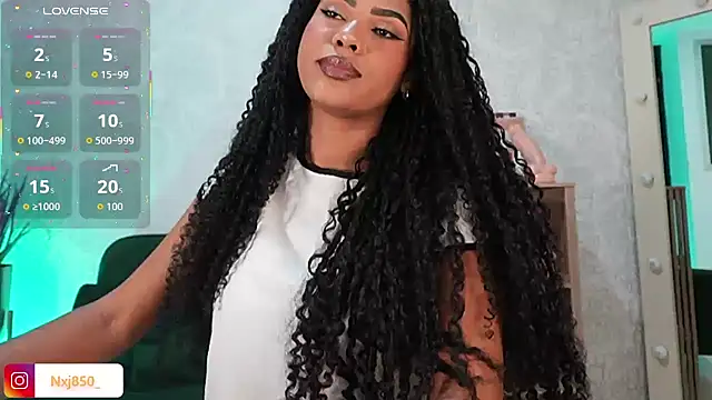 HOTBLACKANDWHITE2 online show from March 16, 3:31 am