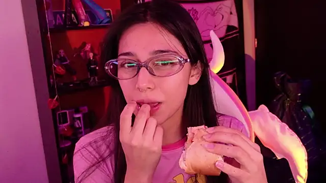 amber yull online show from July 2, 2:34 pm