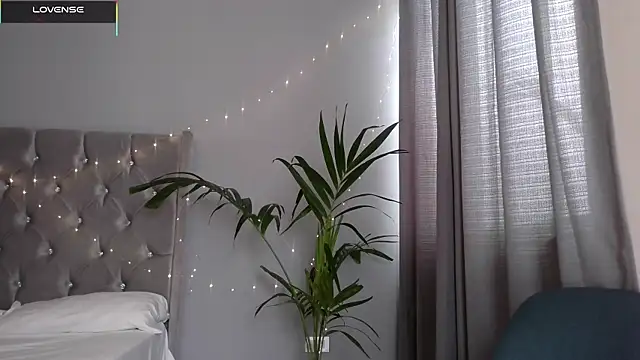 mini kunis online show from December 18, 7:51 pm