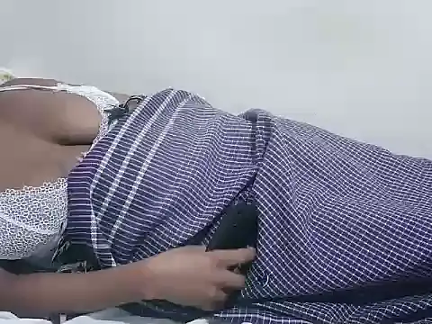 prettybeee online show from March 8, 2:15 am