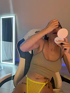 julia fly online show from June 16, 8:37 am