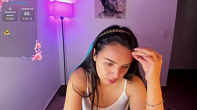 Emily Nicole online show from April 25, 6:49 pm