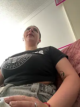 Abril Luv online show from March 20, 1:27 pm