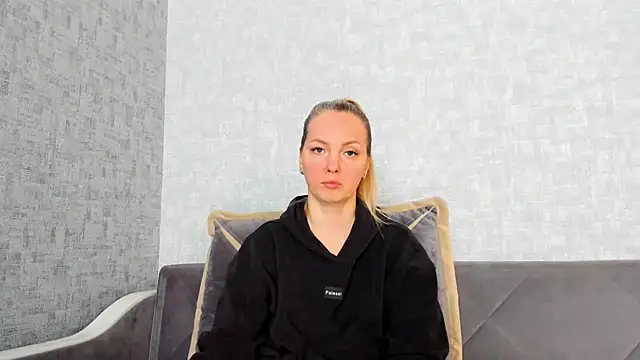 iam Venus online show from April 16, 11:43 am