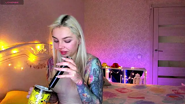 LillyMoure  online show from March 11, 11:29 pm