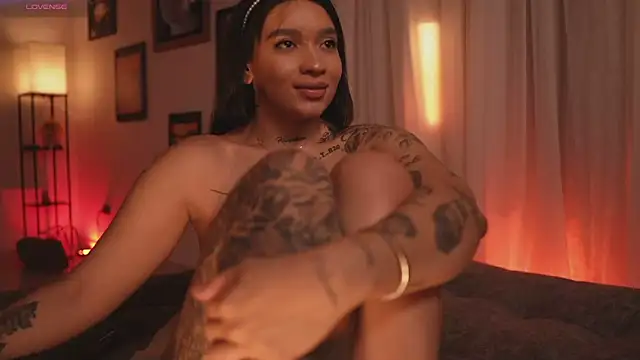 HannahW  online show from March 13, 10:44 pm