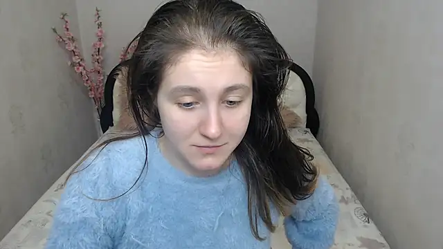 Holliy Cooper online show from April 13, 6:47 am