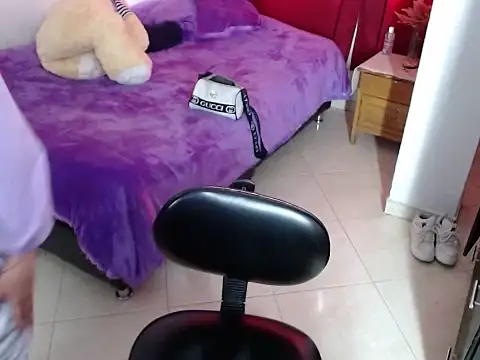 Tiffani Williams online show from March 18, 8:25 pm