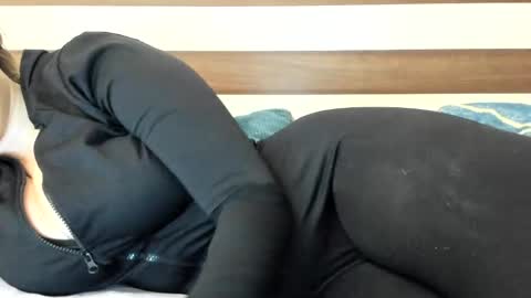 00ingrid00 online show from February 19, 12:25 am