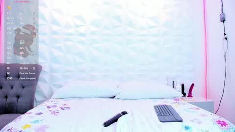 sophie online show from December 17, 4:12 am