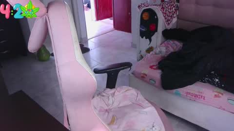 Snapshot of 111lucygrim111 chatting on February 26, 5:10 pm 111lucygrim111 online show from February 26, 5:10 pm
