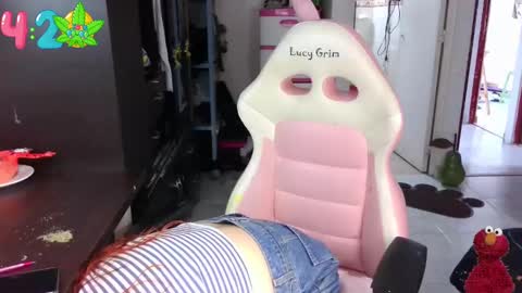 Snapshot of 111lucygrim111 chatting on December 30, 7:32 pm 111lucygrim111 online show from December 30, 7:32 pm