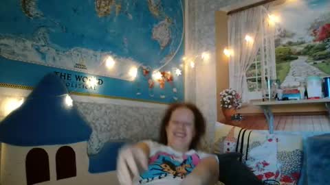 12ennie online show from December 3, 7:55 am