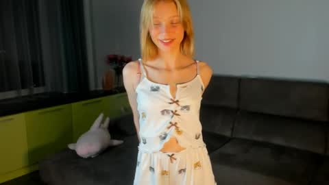 Kira online show from May 31, 6:42 pm
