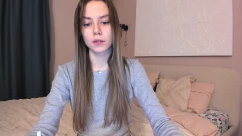 Lily 3 online show from December 7, 8:49 pm