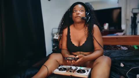 Lillycakes online show from September 14, 2:31 am