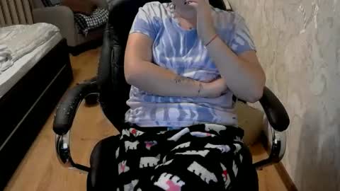 Snapshot of 1your_hot_girls chatting on October 23, 7:31 pm 1your_hot_girls online show from October 23, 7:31 pm