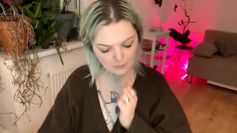 Snapshot of 80s_brat chatting on February 13, 4:07 pm Ivy online show from February 13, 4:07 pm