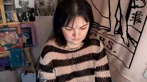 Snapshot of 80s_brat chatting on October 18, 12:36 am Ivy online show from October 18, 12:36 am