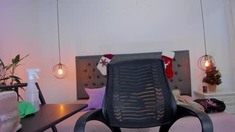 Snapshot of _aline_hall chatting on December 6, 10:38 am Alline Hall online show from December 6, 10:38 am