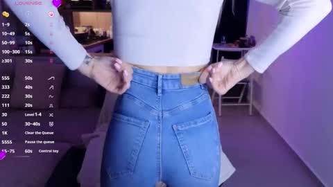 Mia online show from November 14, 4:40 pm