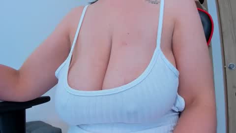 AMANDA online show from January 6, 5:38 pm