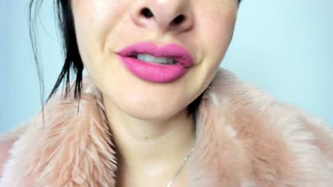 Snapshot of _antomouth_paradise chatting on December 17, 10:44 am antonia online show from December 17, 10:44 am