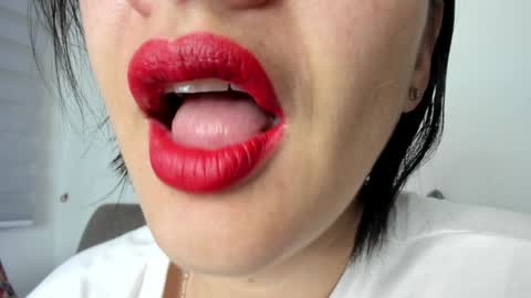 Snapshot of _antomouth_paradise chatting on December 24, 10:22 am antonia online show from December 24, 10:22 am