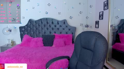 antonnela online show from February 5, 1:44 pm